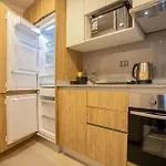 City Center Charm Studio Apt W Pool